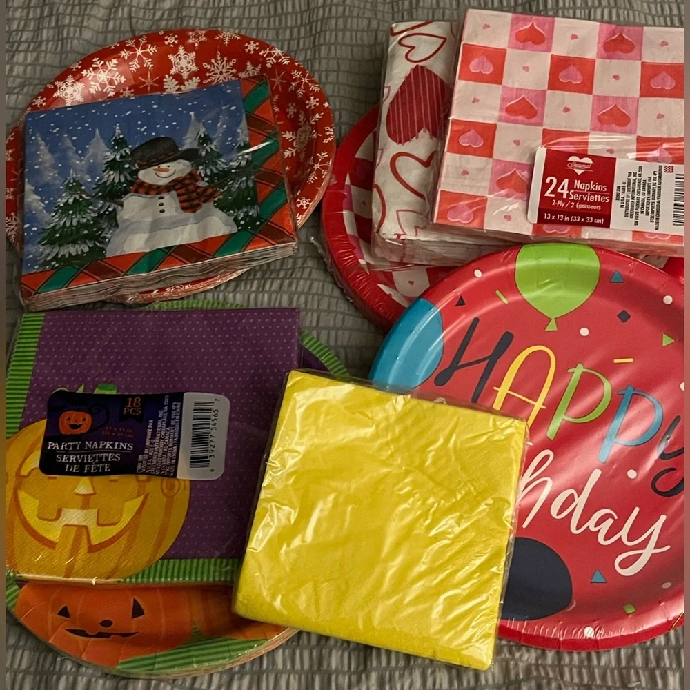 Assorted holiday plates and napkins NEW